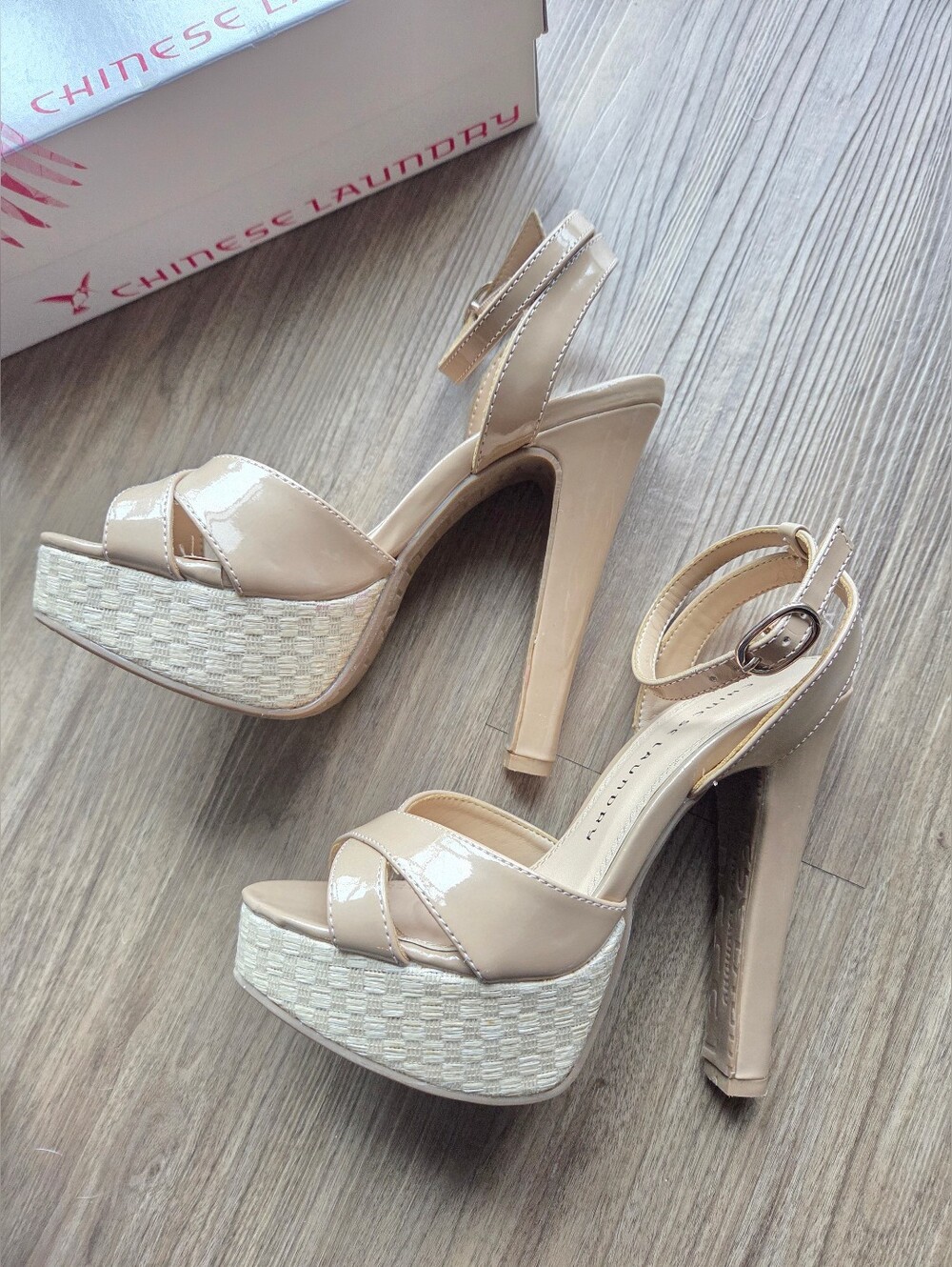 NIB Chinese Laundry Z-Turn My Way Patent Platform Sandals Nude Beige 6.5M Y2K